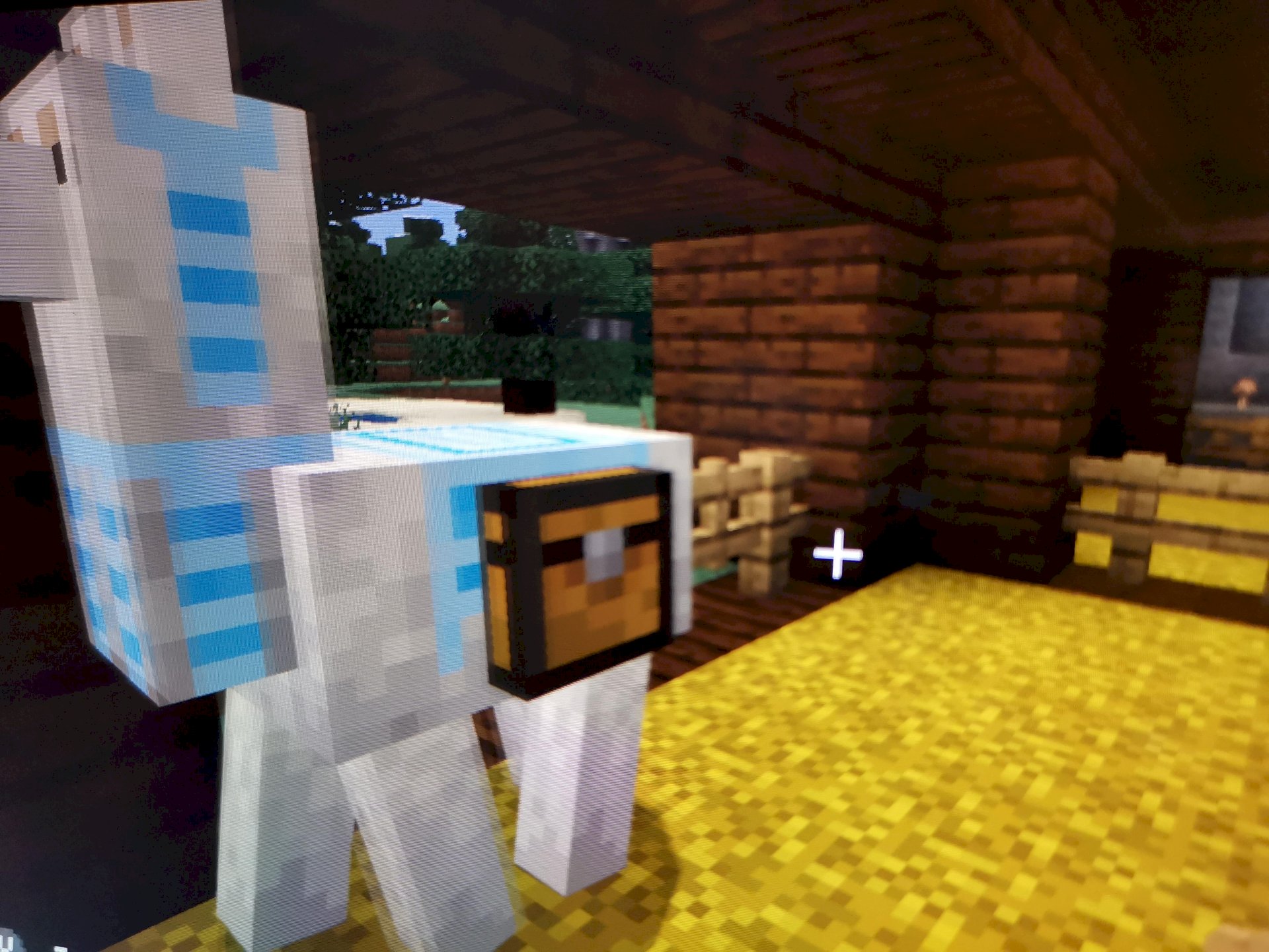 Minecraft: how to move the chest away from the llama