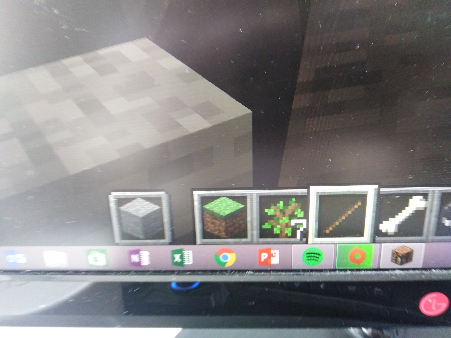 Item can t change in Minecraft, which key must I press now